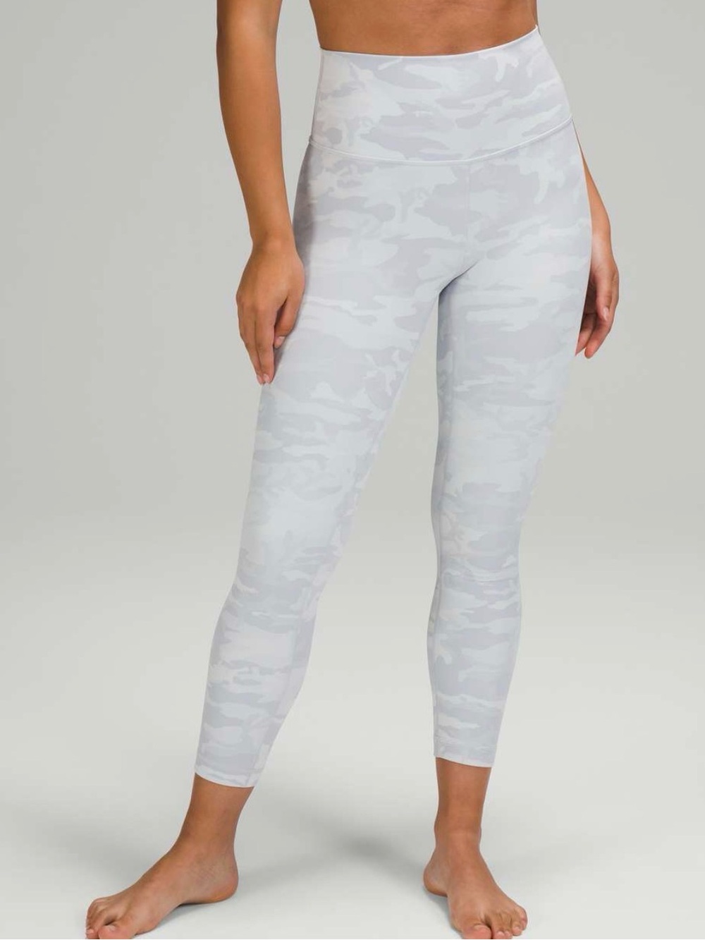 Lululemon white and grey camo wunder under size 12 25’ leggings